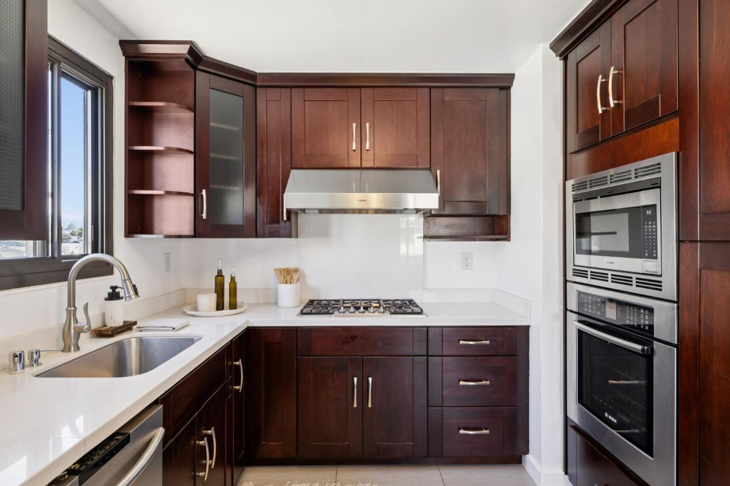 Detail Gallery Image 28 of 96 For 69 Plymouth Cir, Daly City,  CA 94015 - 3 Beds | 3 Baths