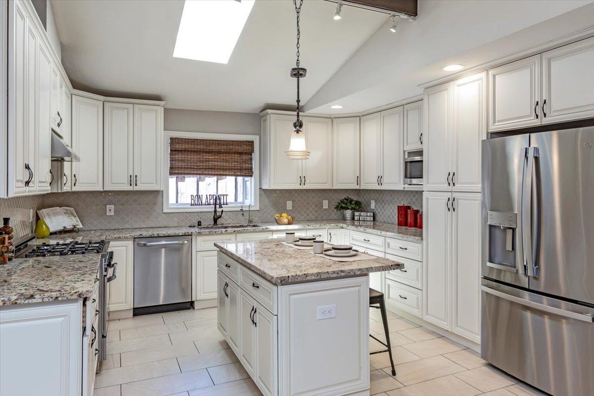 Detail Gallery Image 5 of 21 For 1703 Pasatiempo, San Jose,  CA 95124 - 4 Beds | 3 Baths