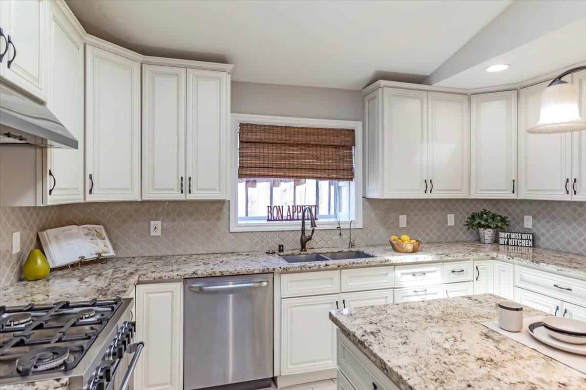 Detail Gallery Image 6 of 21 For 1703 Pasatiempo, San Jose,  CA 95124 - 4 Beds | 3 Baths