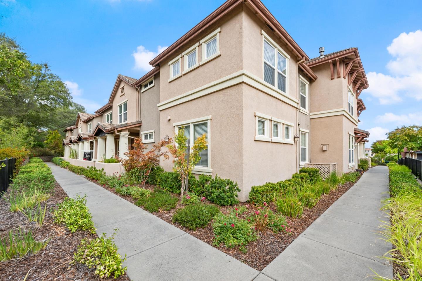 Detail Gallery Image 3 of 47 For 307 Blossom Rock Ln #59,  Folsom,  CA 95630 - 2 Beds | 2/1 Baths