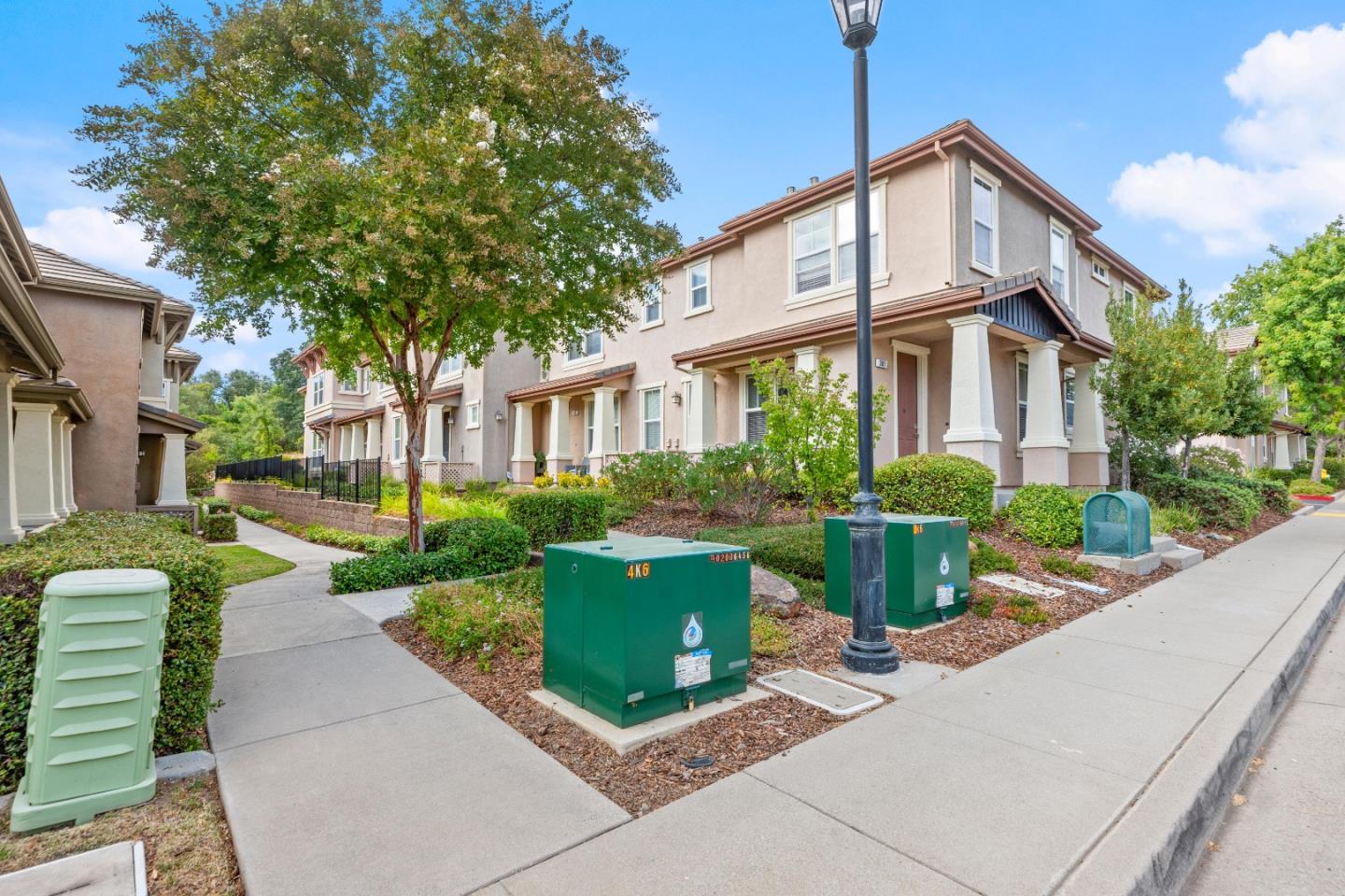 Detail Gallery Image 5 of 47 For 307 Blossom Rock Ln #59,  Folsom,  CA 95630 - 2 Beds | 2/1 Baths