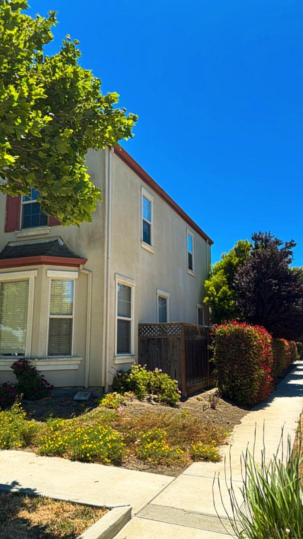 Detail Gallery Image 2 of 15 For 467 Calcagno St, King City,  CA 93930 - 3 Beds | 2/1 Baths