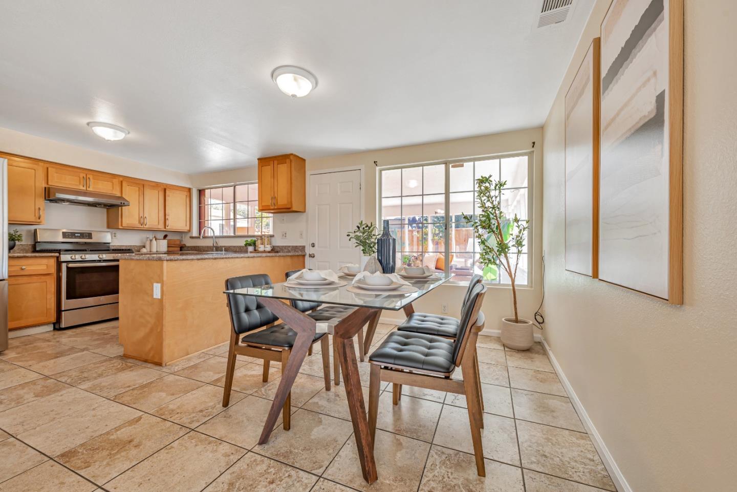 Detail Gallery Image 6 of 27 For 1462 Cathay Dr, San Jose,  CA 95122 - 3 Beds | 2 Baths