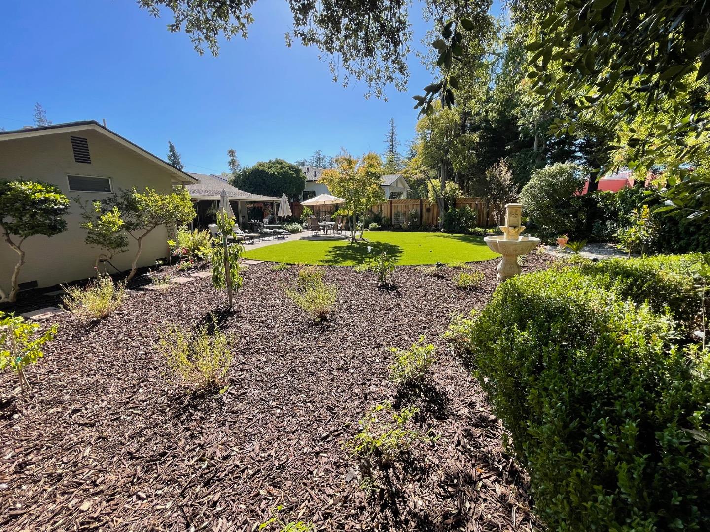 Detail Gallery Image 6 of 8 For 100 Magneson Ter, Los Gatos,  CA 95032 - 3 Beds | 2/1 Baths