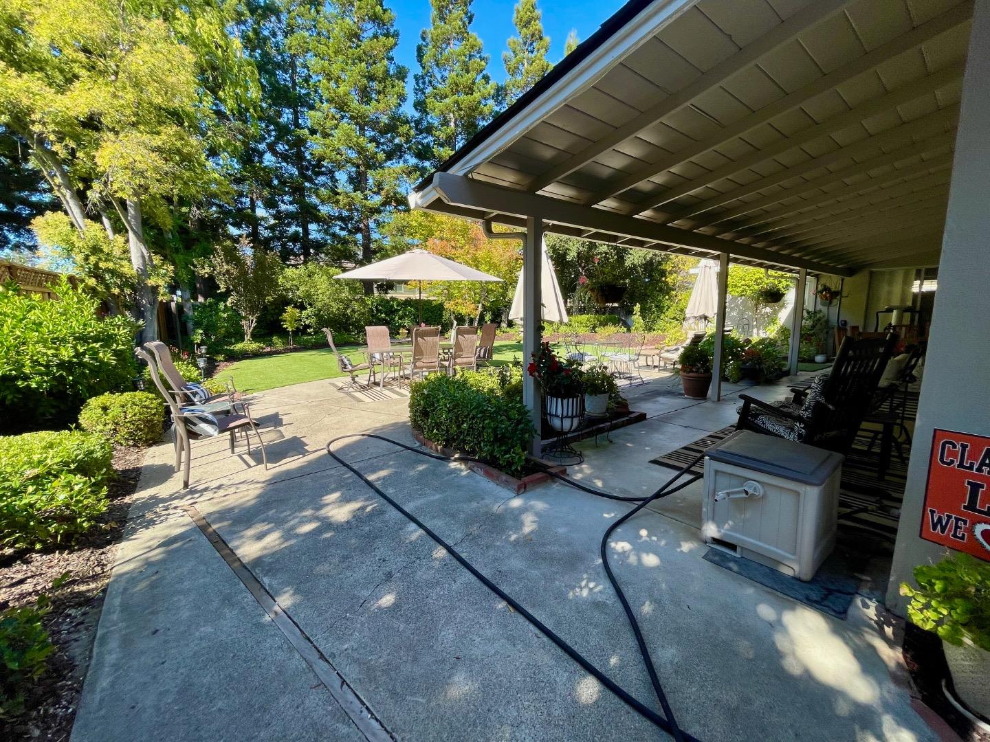 Detail Gallery Image 7 of 8 For 100 Magneson Ter, Los Gatos,  CA 95032 - 3 Beds | 2/1 Baths