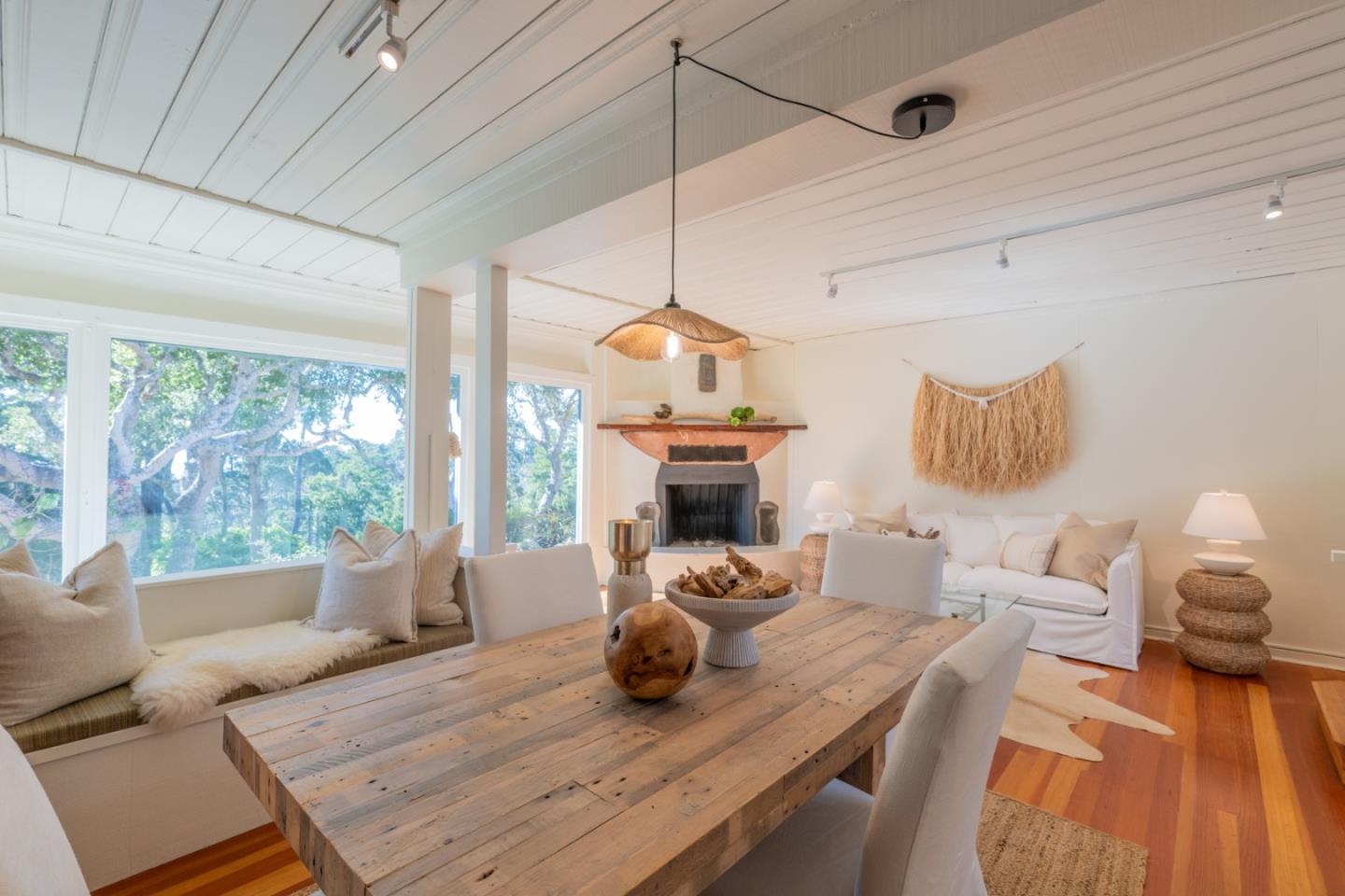 Detail Gallery Image 11 of 25 For 95 Corona Way, Carmel,  CA 93923 - 3 Beds | 3 Baths