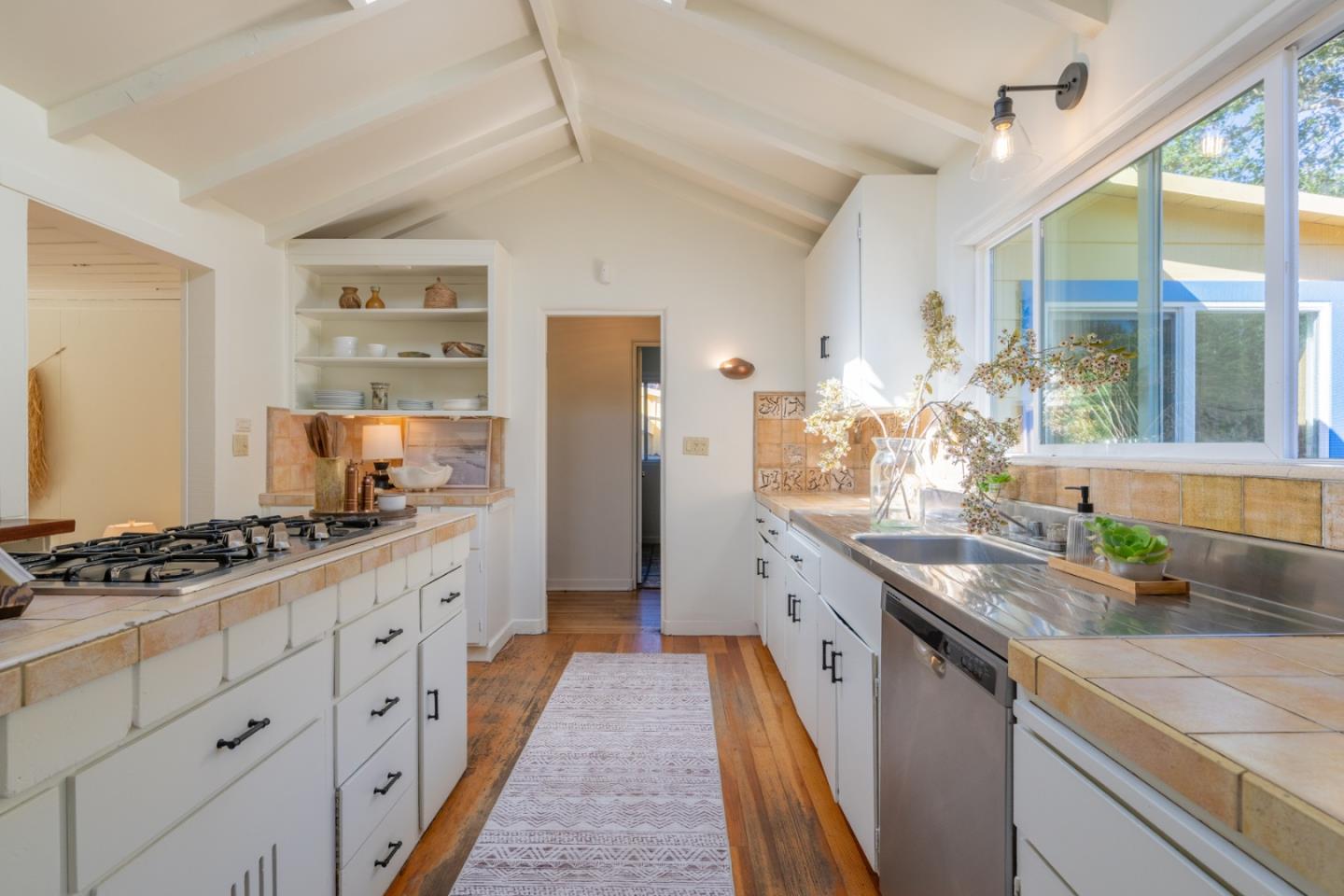 Detail Gallery Image 7 of 25 For 95 Corona Way, Carmel,  CA 93923 - 3 Beds | 3 Baths