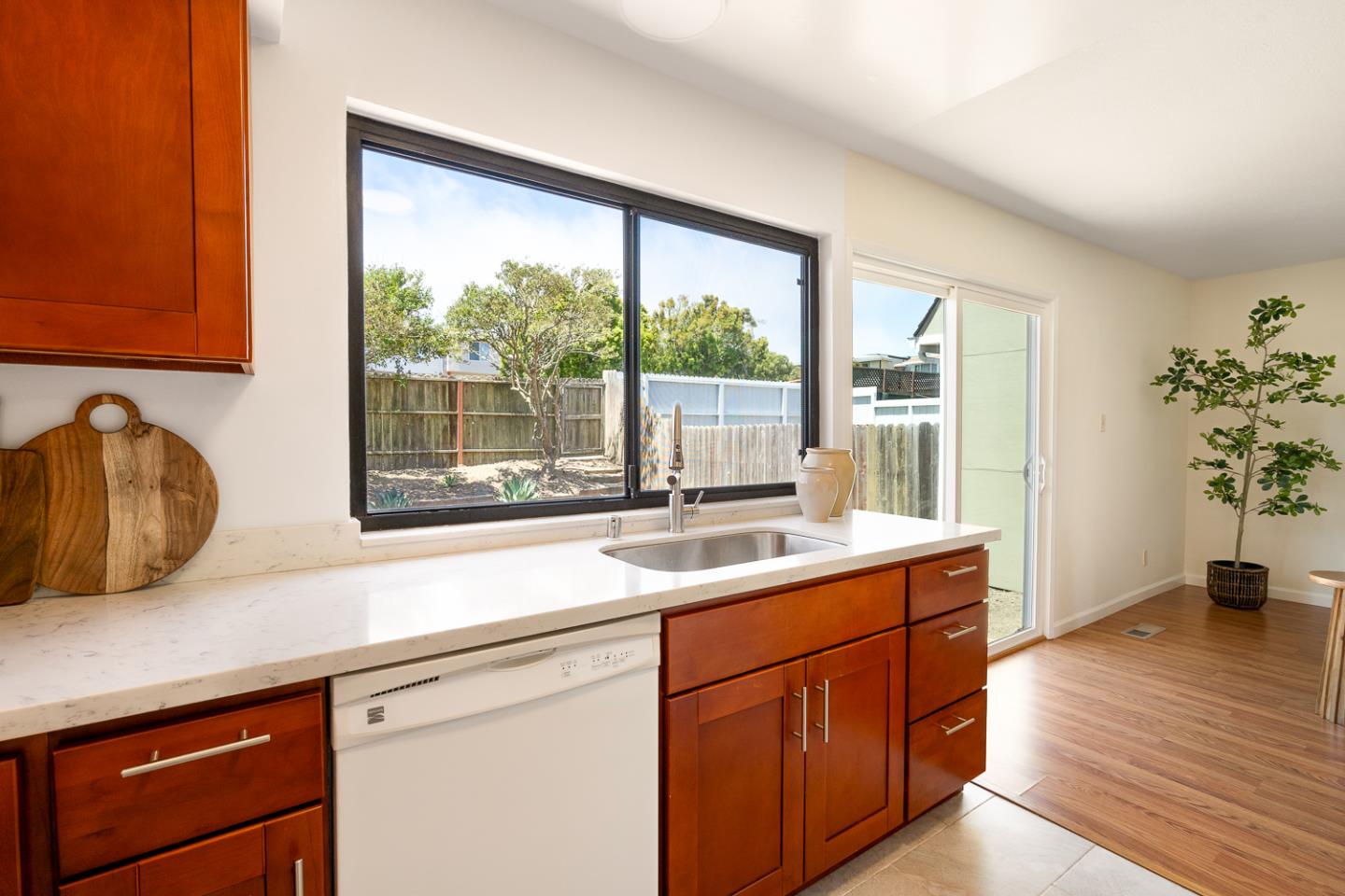 Detail Gallery Image 11 of 37 For 3637 Bettman Way, South San Francisco,  CA 94080 - 3 Beds | 2 Baths