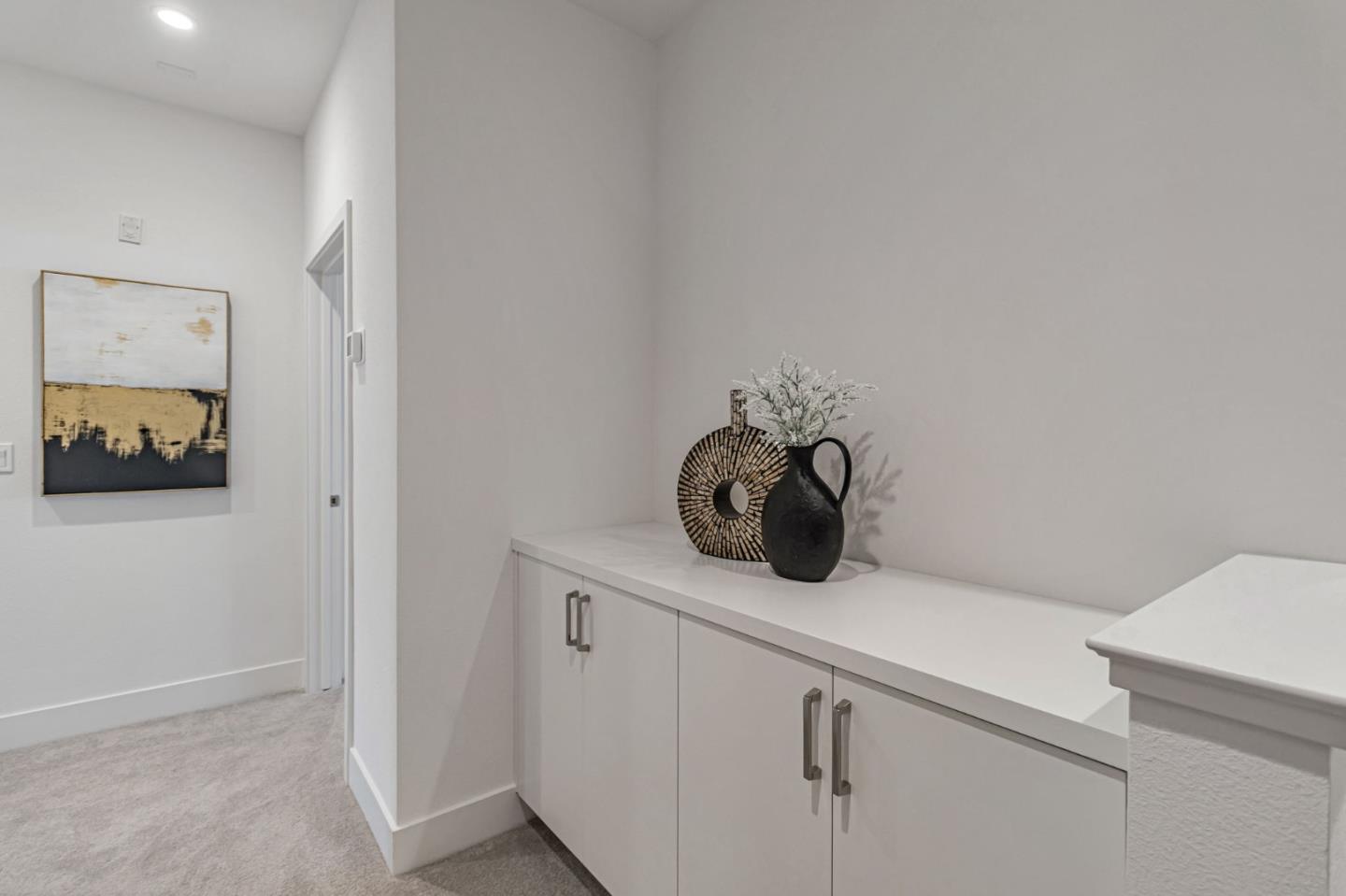 Detail Gallery Image 11 of 23 For 1131 Esther Ct, Palo Alto,  CA 94303 - 3 Beds | 3 Baths