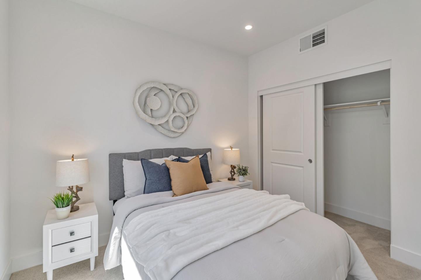 Detail Gallery Image 13 of 23 For 1131 Esther Ct, Palo Alto,  CA 94303 - 3 Beds | 3 Baths