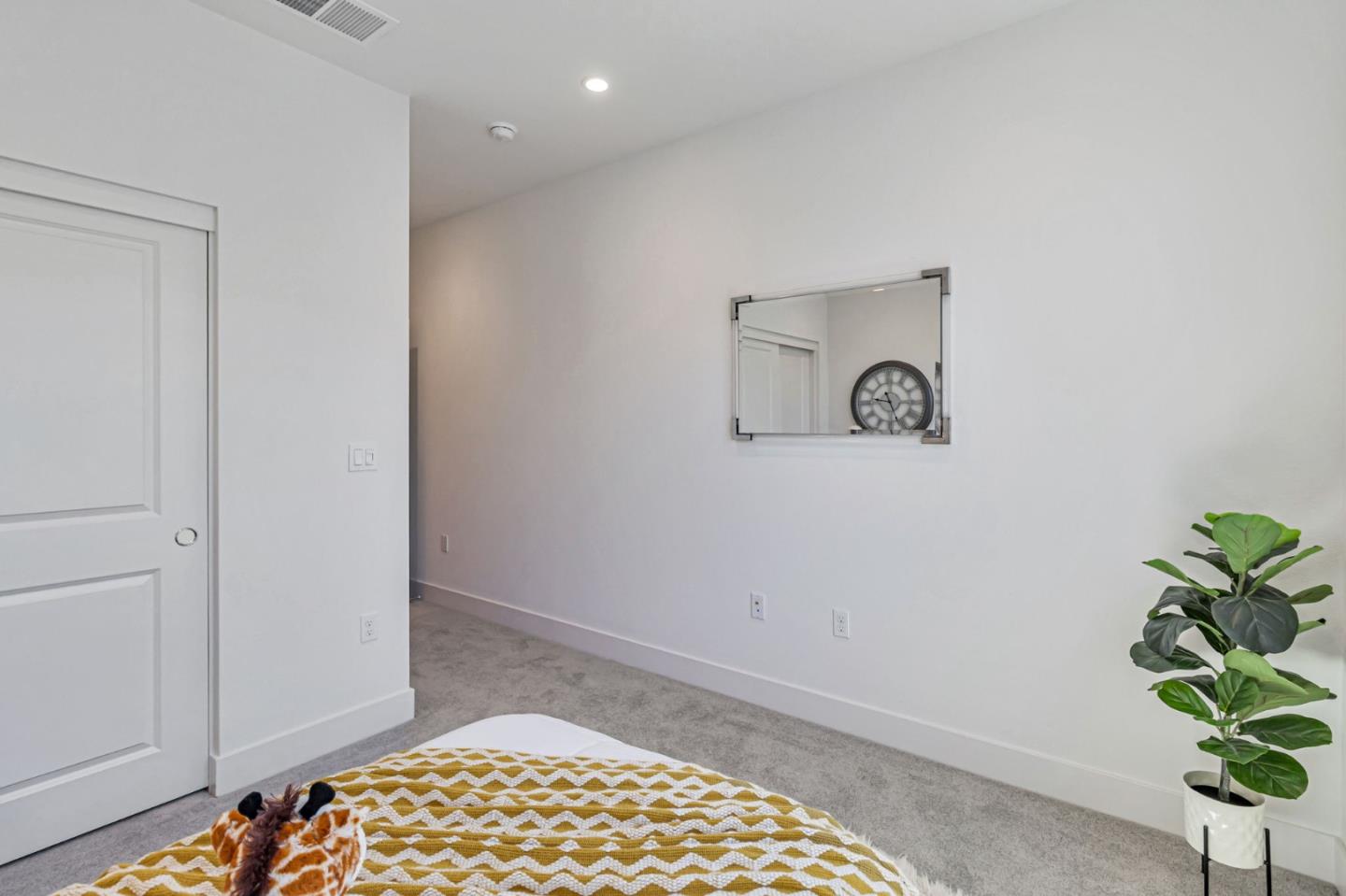 Detail Gallery Image 19 of 23 For 1131 Esther Ct, Palo Alto,  CA 94303 - 3 Beds | 3 Baths