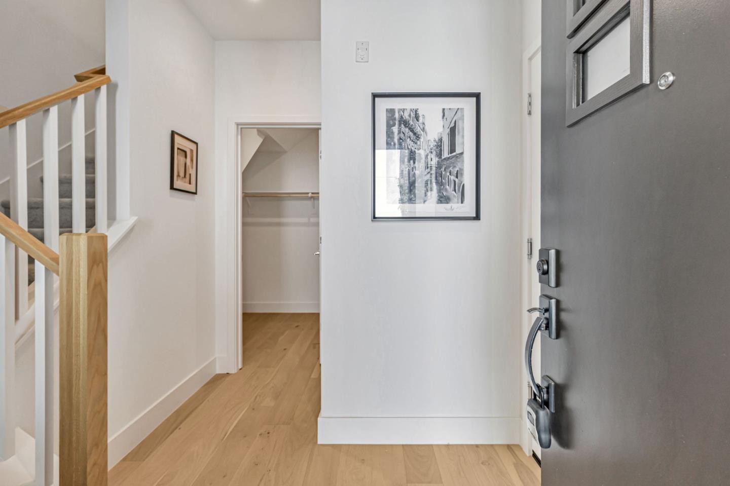 Detail Gallery Image 3 of 23 For 1131 Esther Ct, Palo Alto,  CA 94303 - 3 Beds | 3 Baths