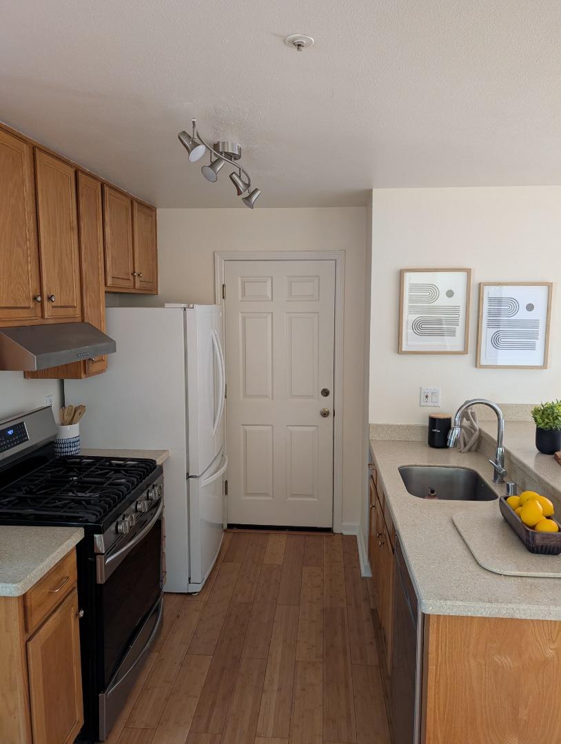 Detail Gallery Image 18 of 18 For 805 N San Antonio Rd, Los Altos,  CA 94022 - 3 Beds | 2 Baths