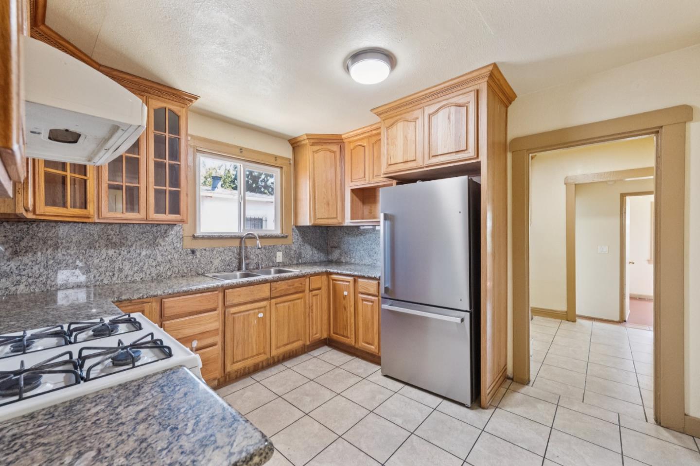 Detail Gallery Image 10 of 23 For 1460 80th Ave, Oakland,  CA 94621 - 4 Beds | 1 Baths