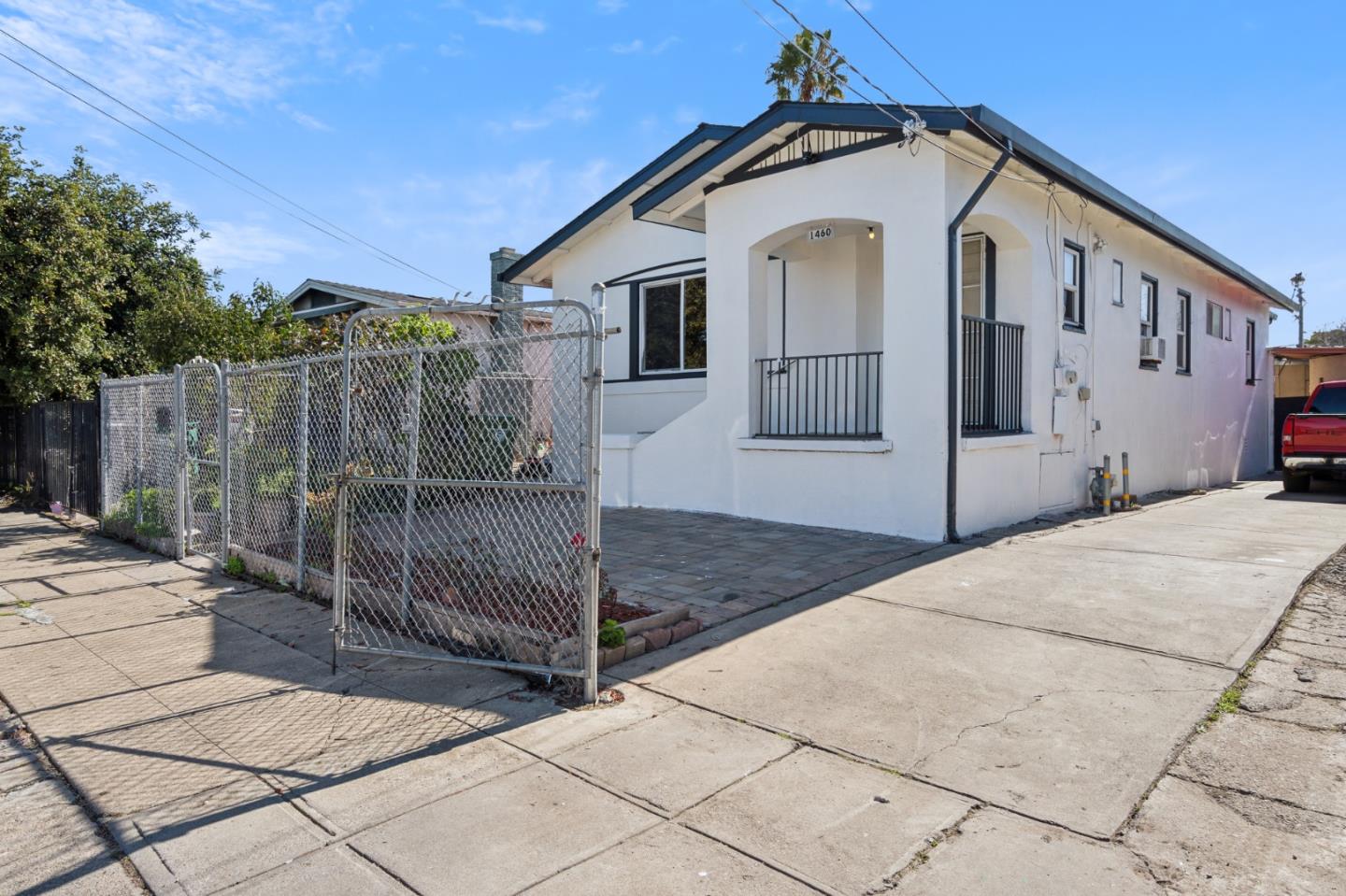 Detail Gallery Image 2 of 23 For 1460 80th Ave, Oakland,  CA 94621 - 4 Beds | 1 Baths