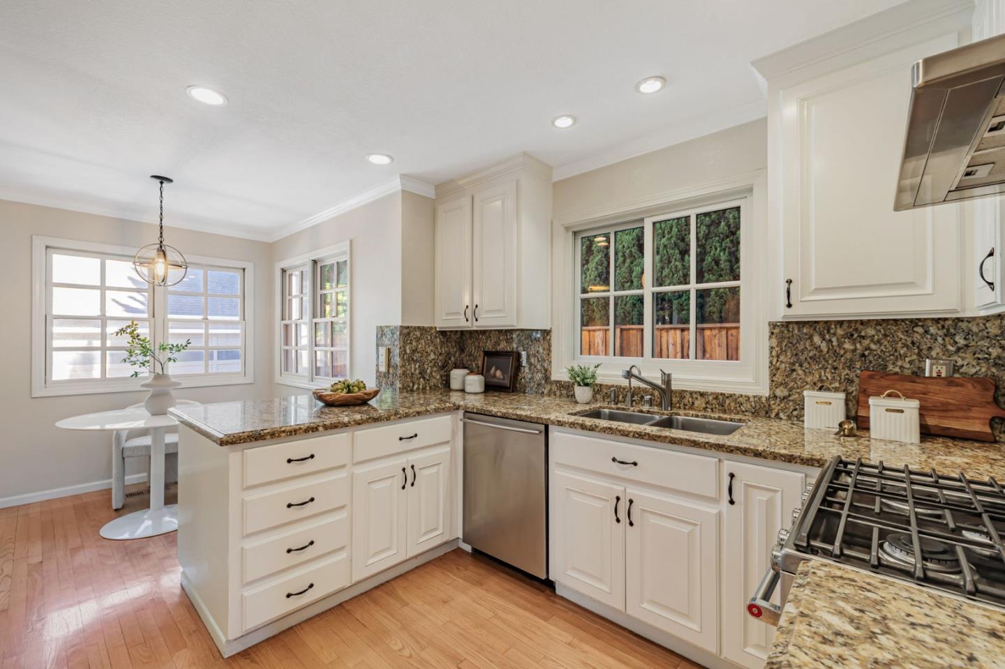 Detail Gallery Image 11 of 29 For 248 University Ave, Los Gatos,  CA 95030 - 3 Beds | 2/1 Baths