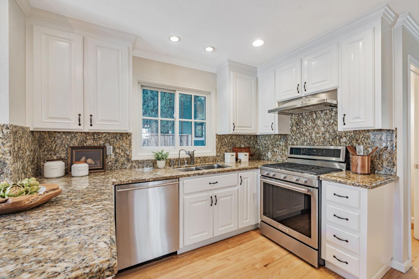 Detail Gallery Image 12 of 29 For 248 University Ave, Los Gatos,  CA 95030 - 3 Beds | 2/1 Baths