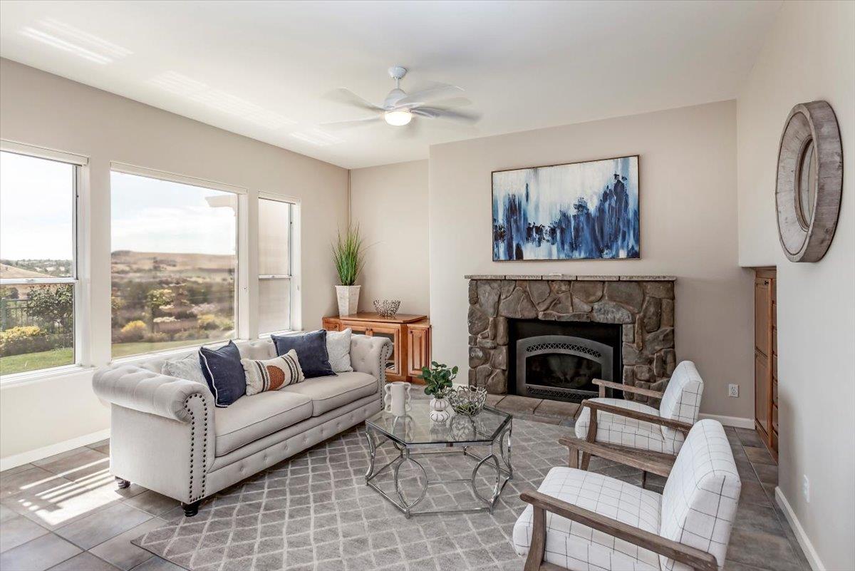Detail Gallery Image 14 of 48 For 5433 Vicenza Way, San Jose,  CA 95138 - 4 Beds | 4/1 Baths