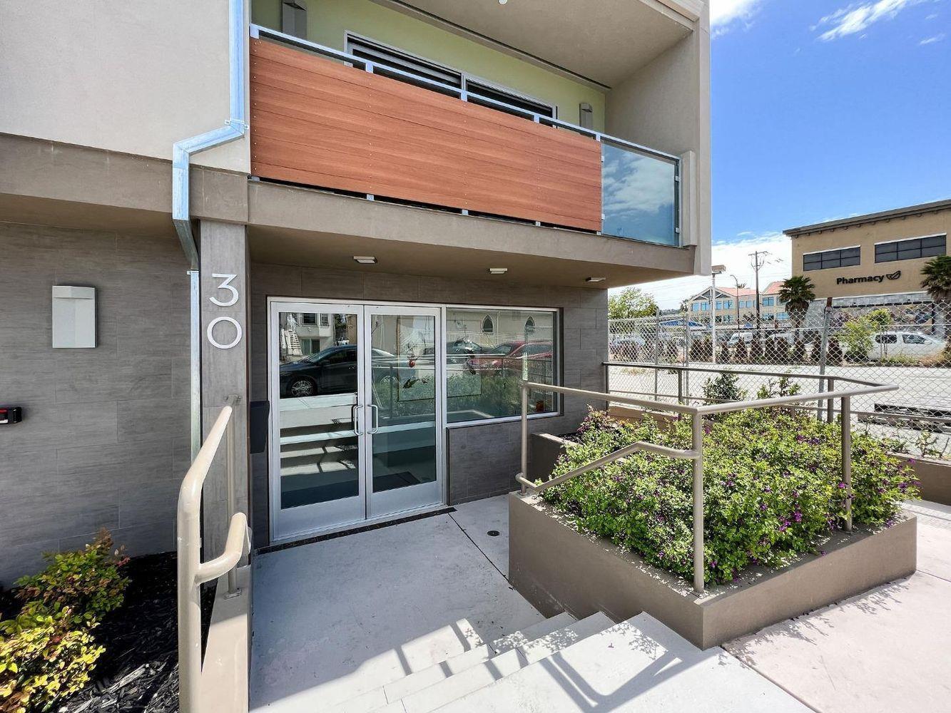 Detail Gallery Image 2 of 17 For 30 Hermosa Ave #302,  Millbrae,  CA 94030 - 2 Beds | 2 Baths