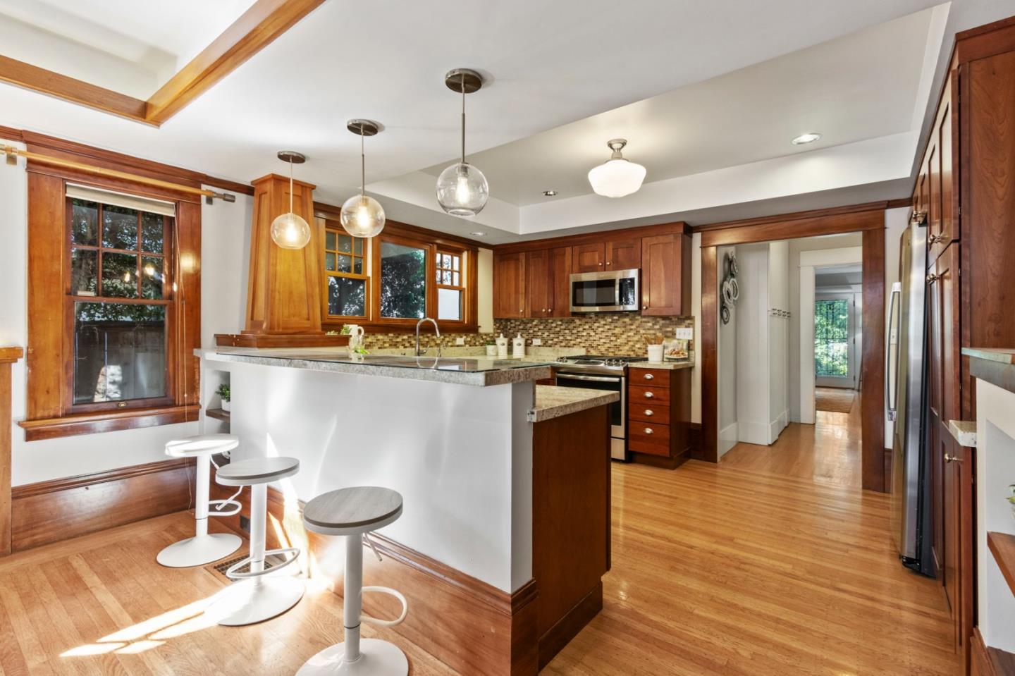 Detail Gallery Image 19 of 65 For 221 Grand St, Redwood City,  CA 94062 - 3 Beds | 2 Baths