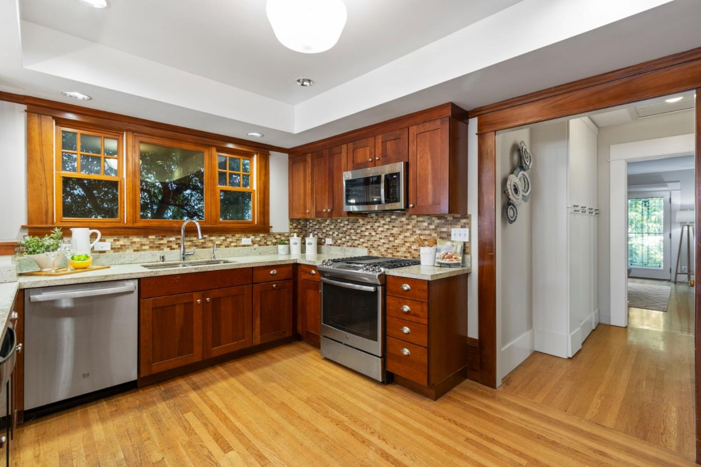 Detail Gallery Image 22 of 65 For 221 Grand St, Redwood City,  CA 94062 - 3 Beds | 2 Baths