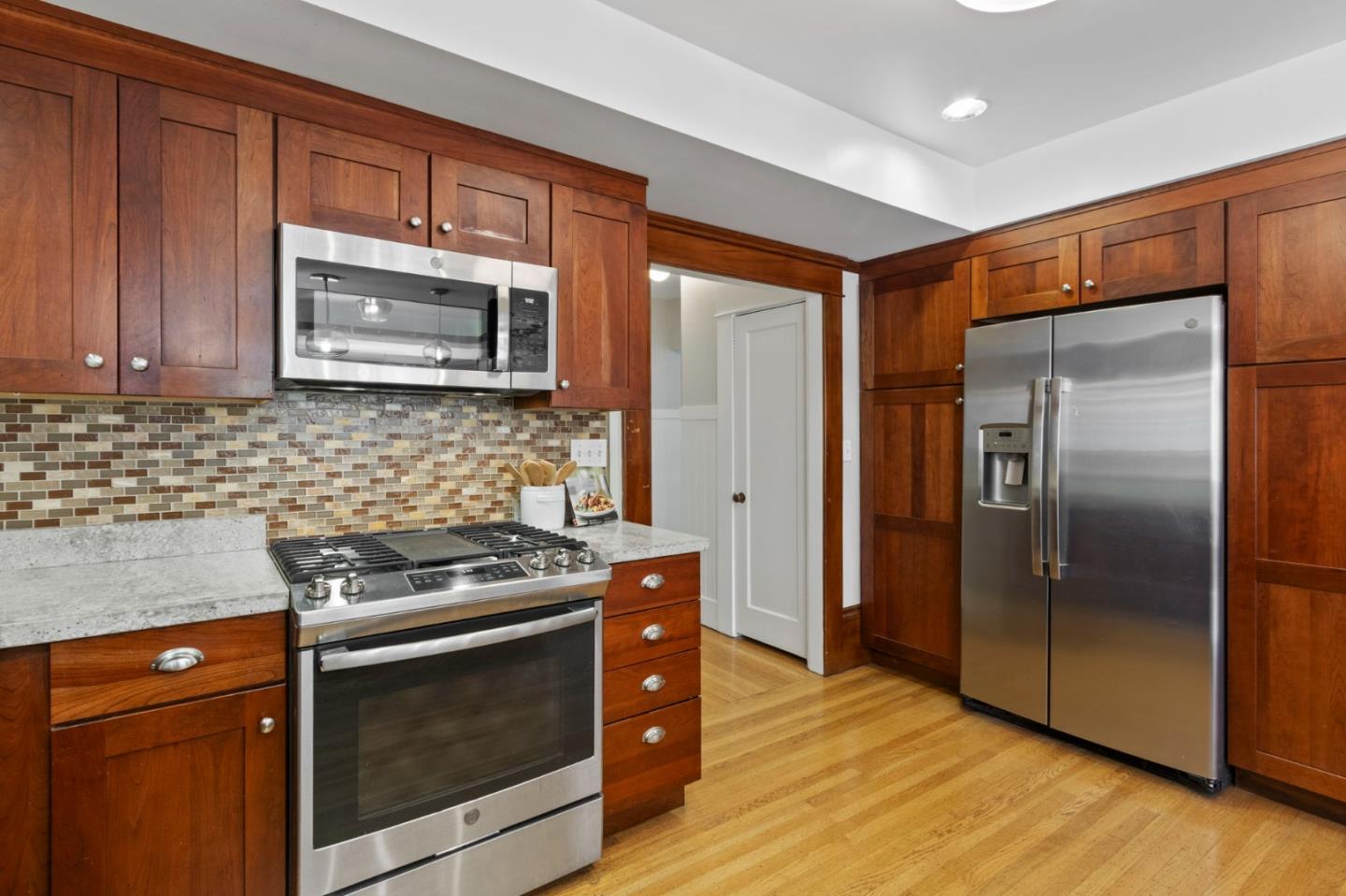 Detail Gallery Image 25 of 65 For 221 Grand St, Redwood City,  CA 94062 - 3 Beds | 2 Baths