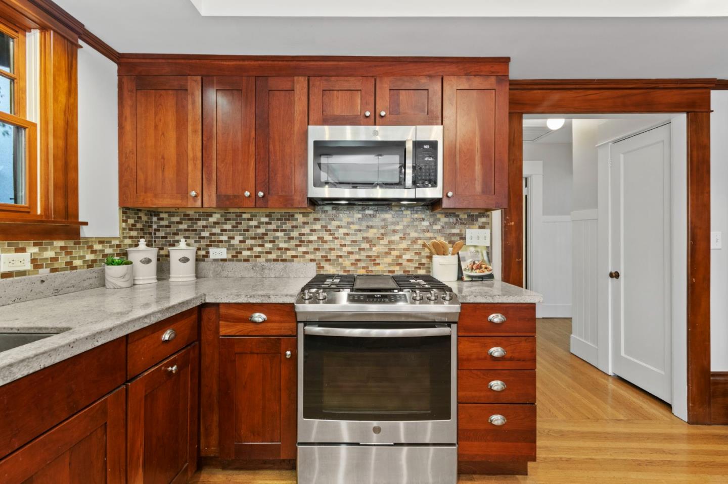 Detail Gallery Image 26 of 65 For 221 Grand St, Redwood City,  CA 94062 - 3 Beds | 2 Baths