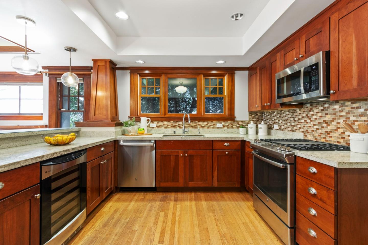 Detail Gallery Image 27 of 65 For 221 Grand St, Redwood City,  CA 94062 - 3 Beds | 2 Baths