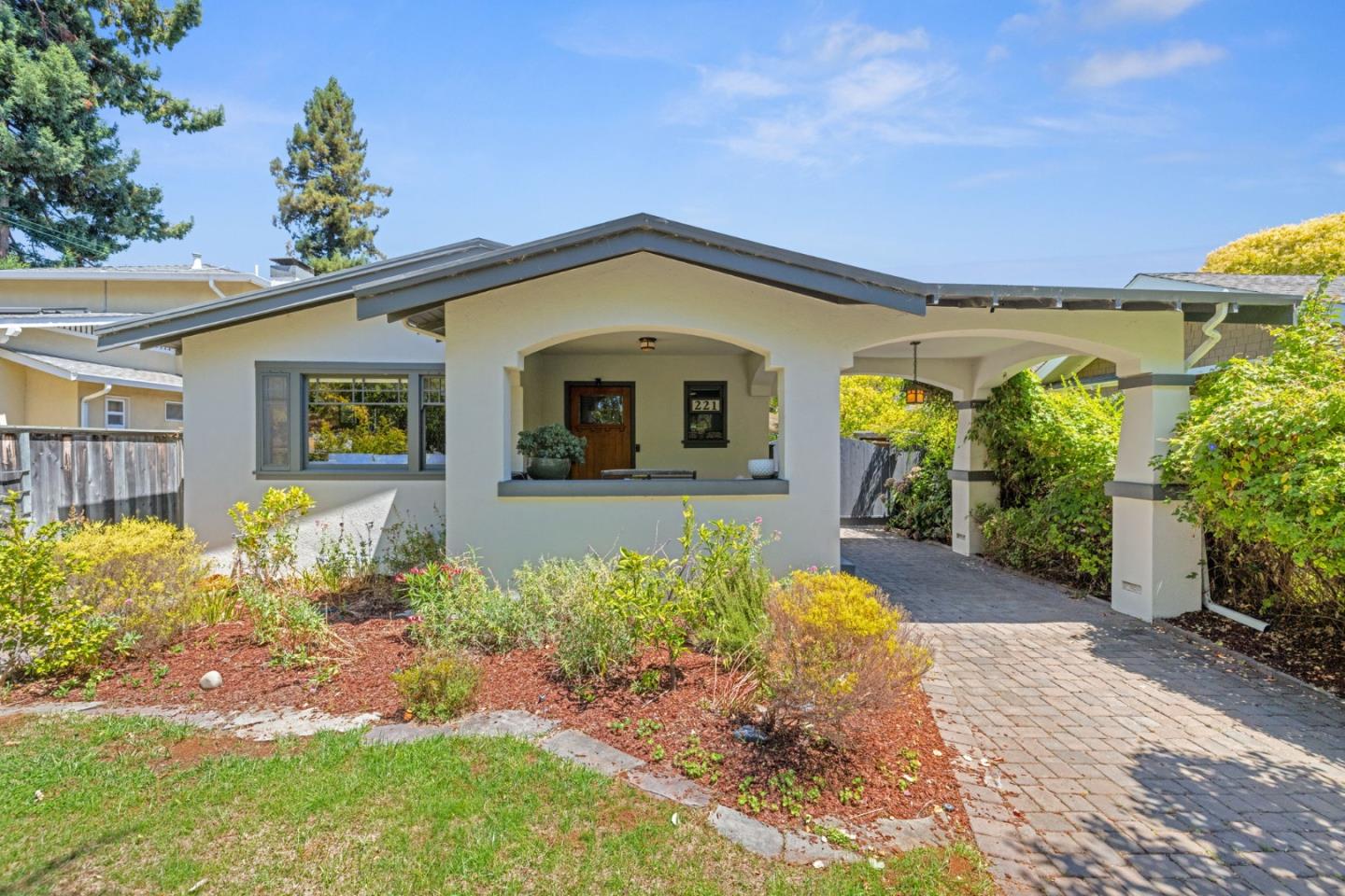 Detail Gallery Image 3 of 65 For 221 Grand St, Redwood City,  CA 94062 - 3 Beds | 2 Baths