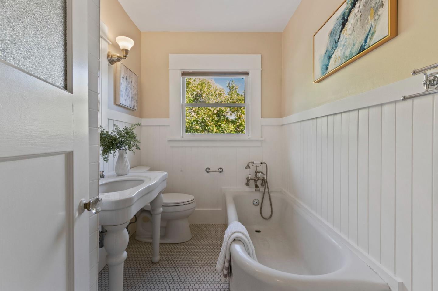 Detail Gallery Image 31 of 65 For 221 Grand St, Redwood City,  CA 94062 - 3 Beds | 2 Baths