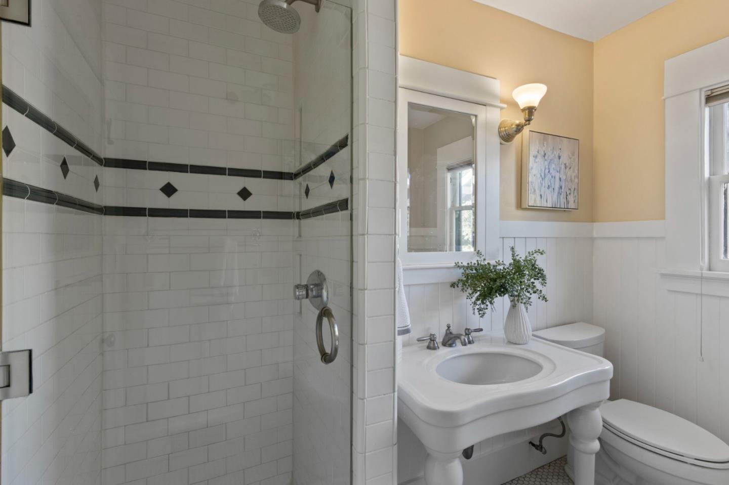 Detail Gallery Image 32 of 65 For 221 Grand St, Redwood City,  CA 94062 - 3 Beds | 2 Baths