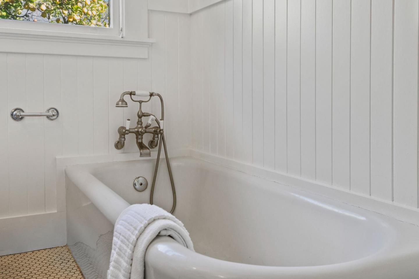 Detail Gallery Image 34 of 65 For 221 Grand St, Redwood City,  CA 94062 - 3 Beds | 2 Baths