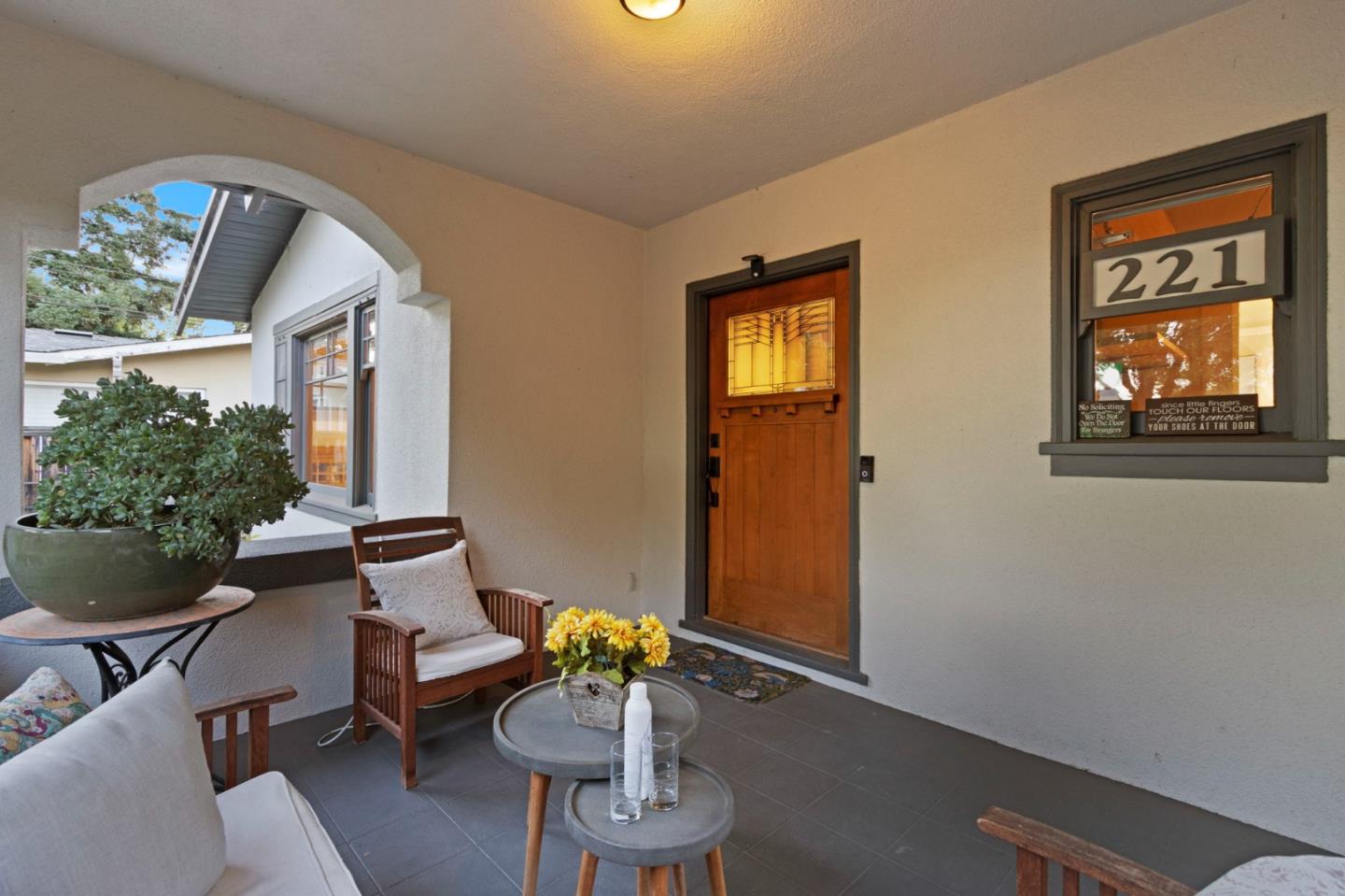 Detail Gallery Image 5 of 65 For 221 Grand St, Redwood City,  CA 94062 - 3 Beds | 2 Baths