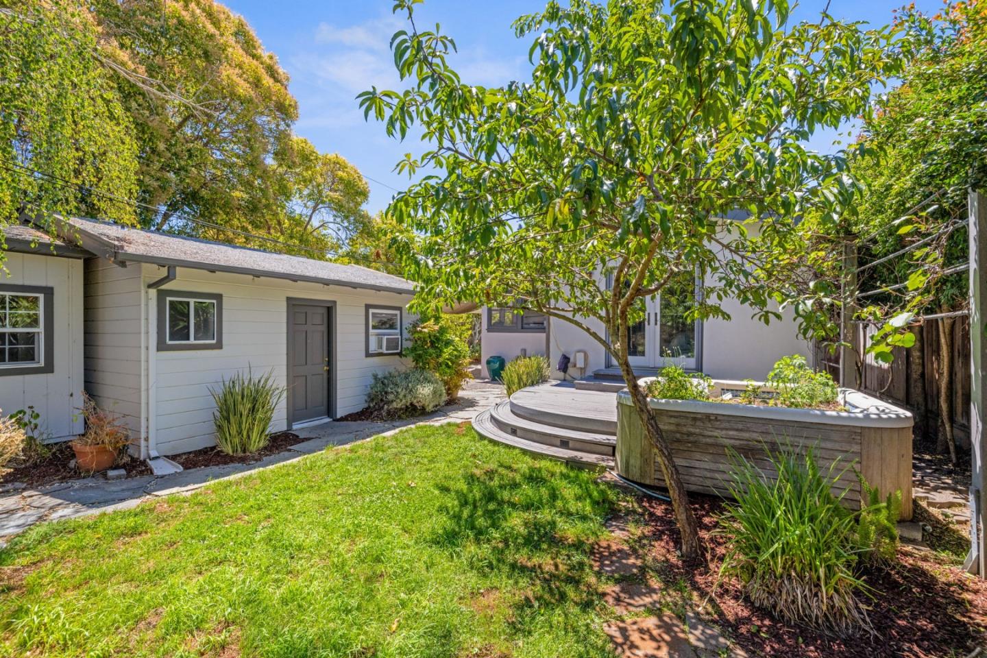 Detail Gallery Image 53 of 65 For 221 Grand St, Redwood City,  CA 94062 - 3 Beds | 2 Baths