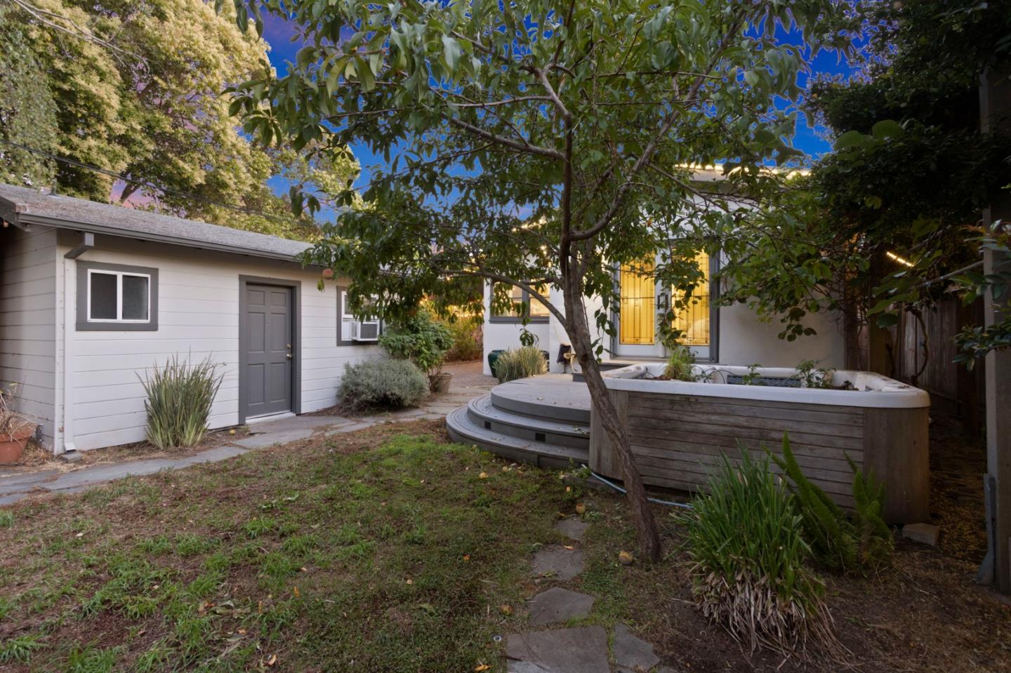 Detail Gallery Image 58 of 65 For 221 Grand St, Redwood City,  CA 94062 - 3 Beds | 2 Baths