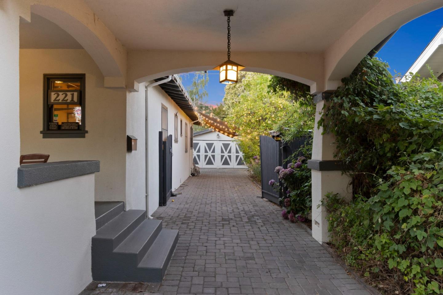 Detail Gallery Image 7 of 65 For 221 Grand St, Redwood City,  CA 94062 - 3 Beds | 2 Baths