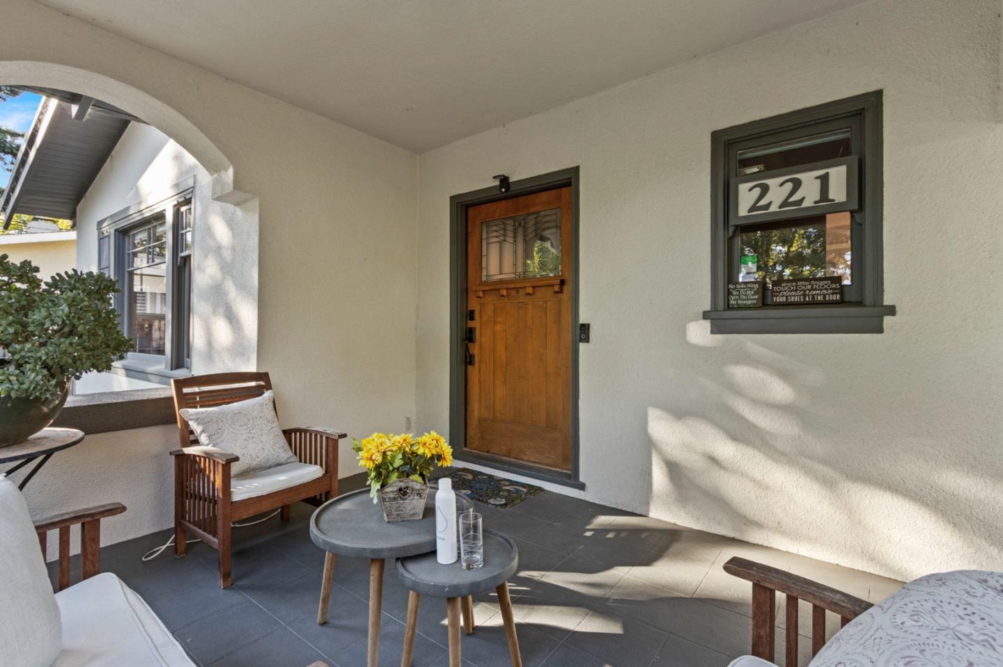 Detail Gallery Image 8 of 65 For 221 Grand St, Redwood City,  CA 94062 - 3 Beds | 2 Baths