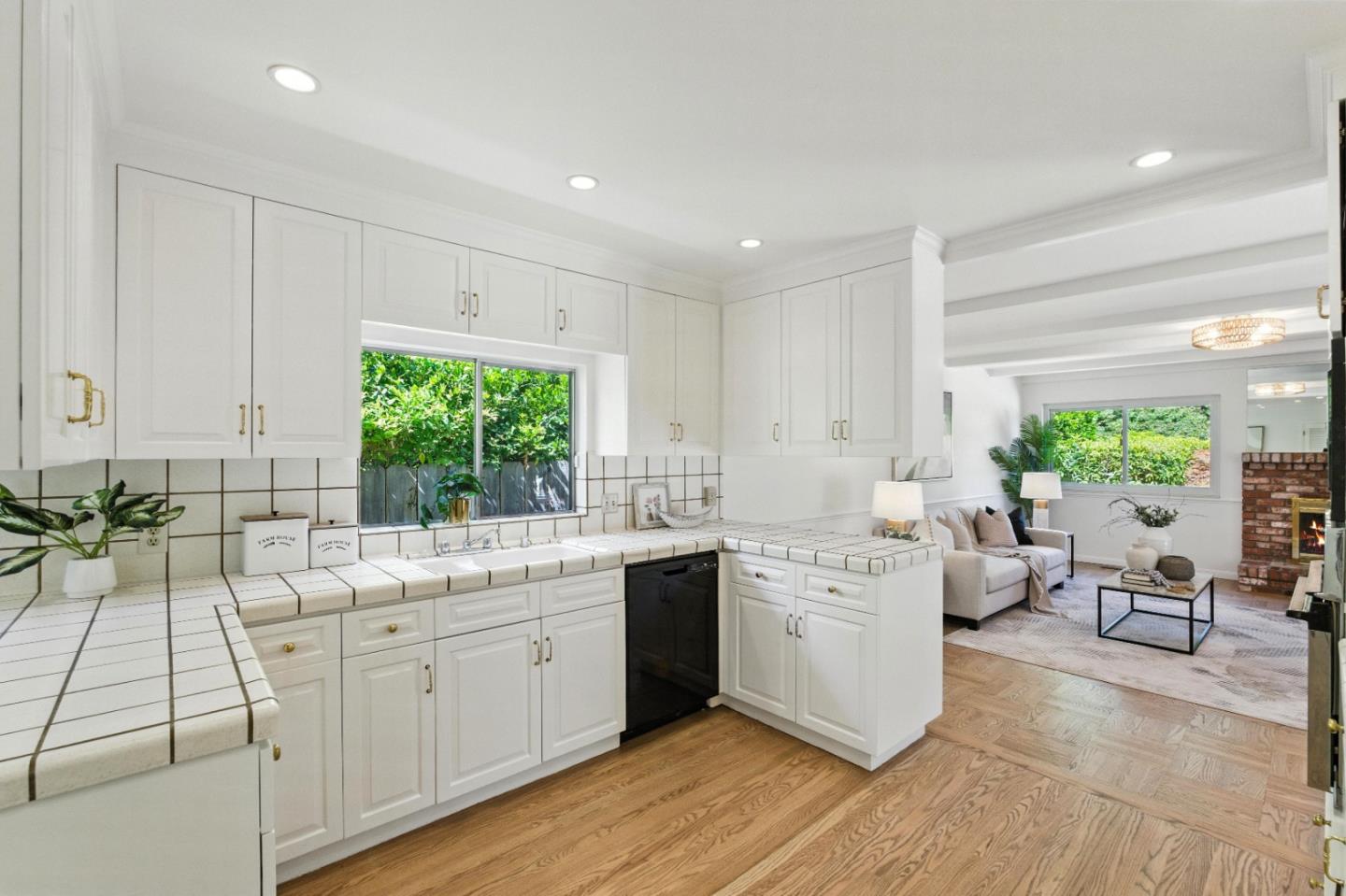 Detail Gallery Image 12 of 43 For 2146 Whipple Ave, Redwood City,  CA 94062 - 4 Beds | 2/1 Baths