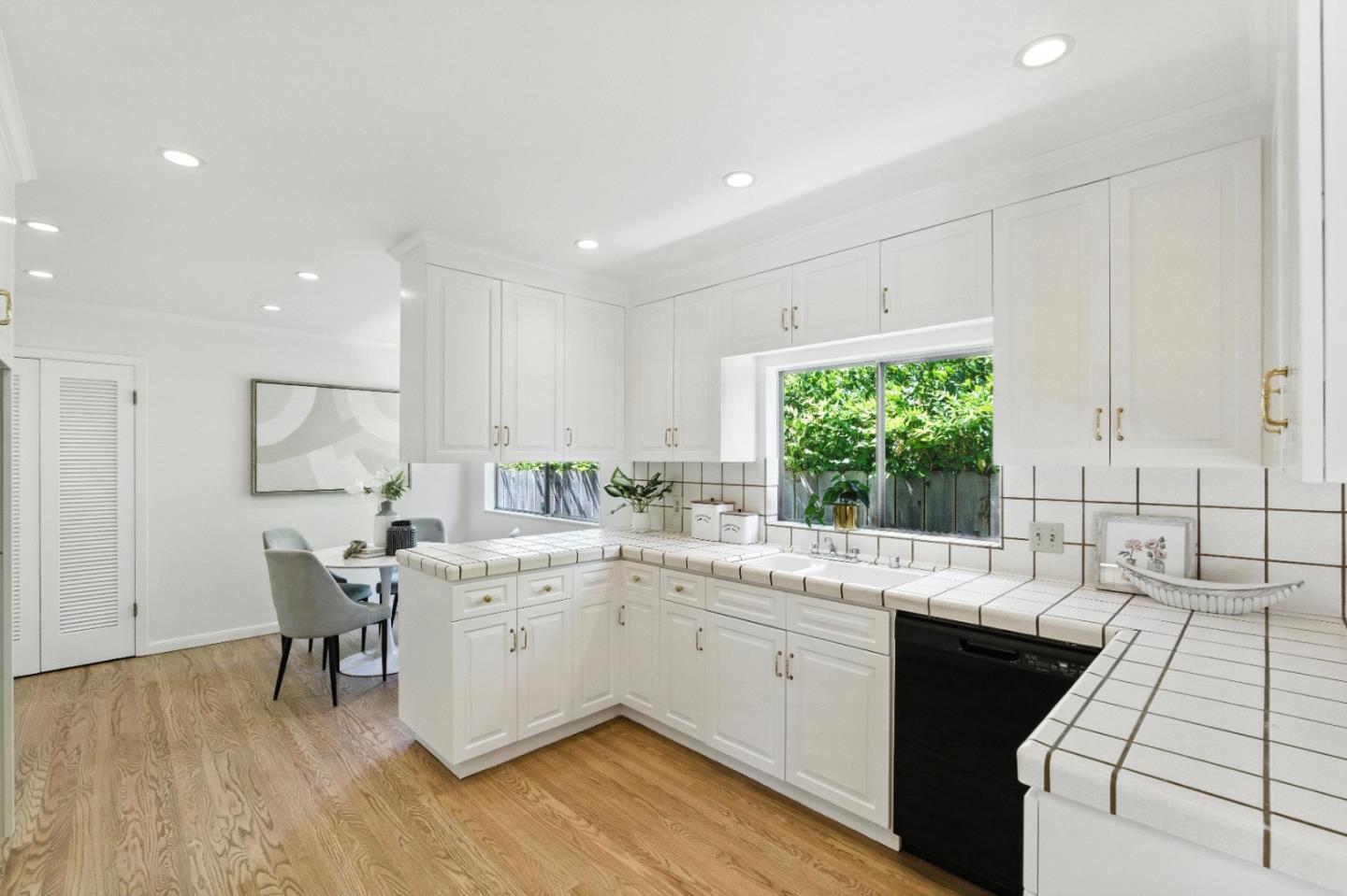 Detail Gallery Image 13 of 43 For 2146 Whipple Ave, Redwood City,  CA 94062 - 4 Beds | 2/1 Baths