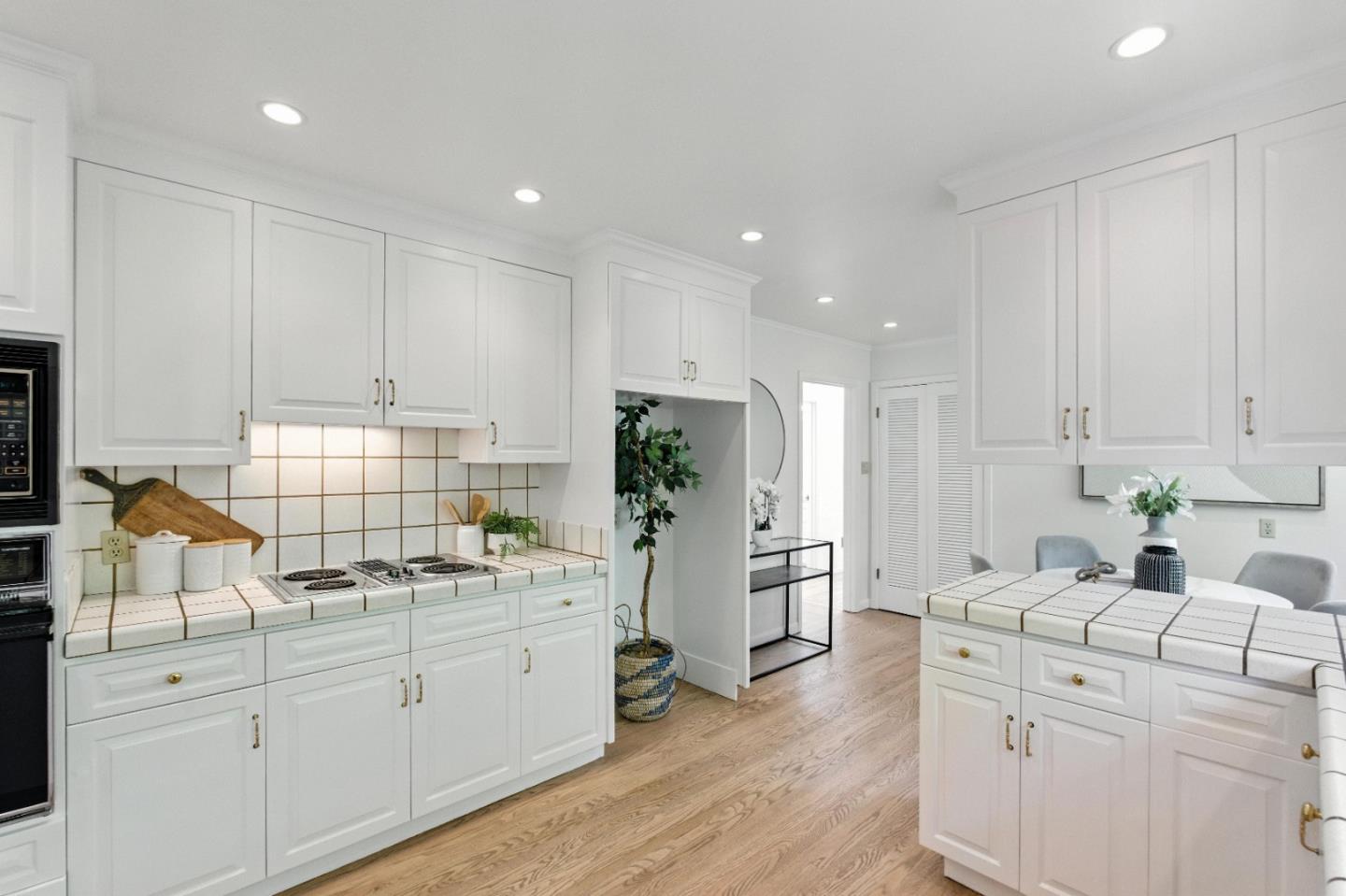 Detail Gallery Image 14 of 43 For 2146 Whipple Ave, Redwood City,  CA 94062 - 4 Beds | 2/1 Baths