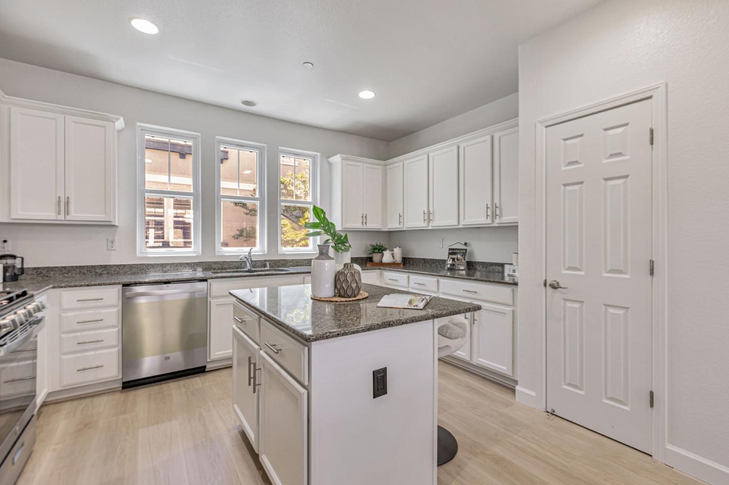 Detail Gallery Image 19 of 48 For 2973 Pescadero Ter, Fremont,  CA 94538 - 3 Beds | 2/2 Baths