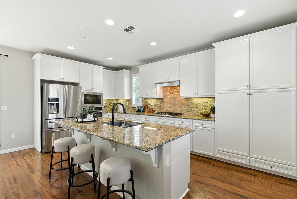 Detail Gallery Image 10 of 33 For 6640 Tecate Ln, Gilroy,  CA 95020 - 3 Beds | 2/1 Baths