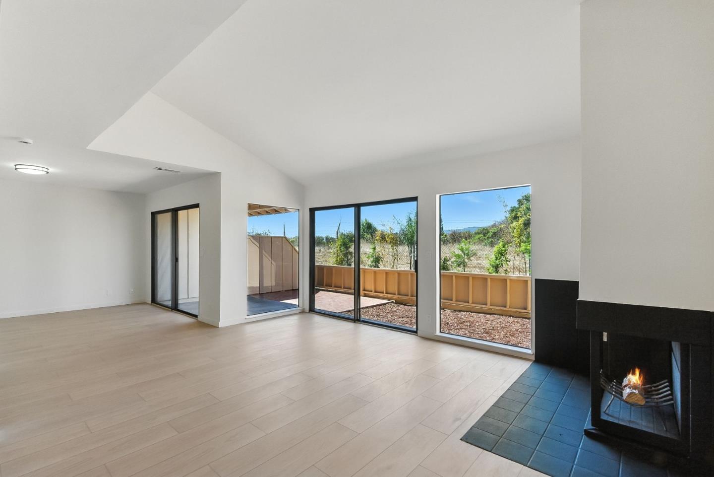 Detail Gallery Image 10 of 85 For 10 Azalea Ln, San Carlos,  CA 94070 - 2 Beds | 2/1 Baths