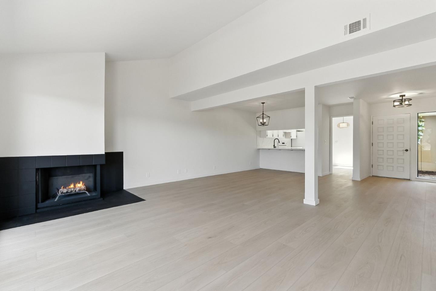 Detail Gallery Image 11 of 85 For 10 Azalea Ln, San Carlos,  CA 94070 - 2 Beds | 2/1 Baths