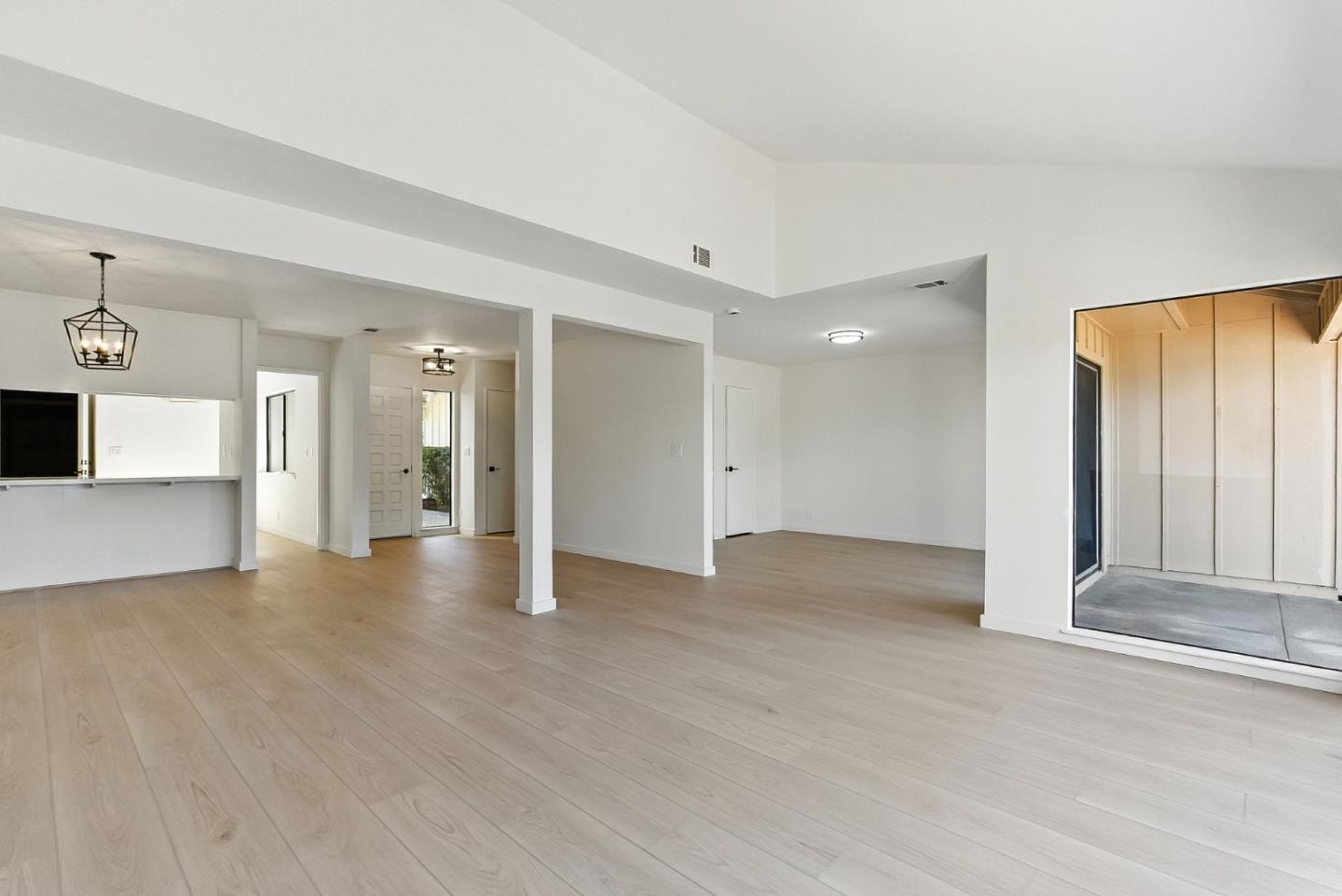 Detail Gallery Image 12 of 85 For 10 Azalea Ln, San Carlos,  CA 94070 - 2 Beds | 2/1 Baths