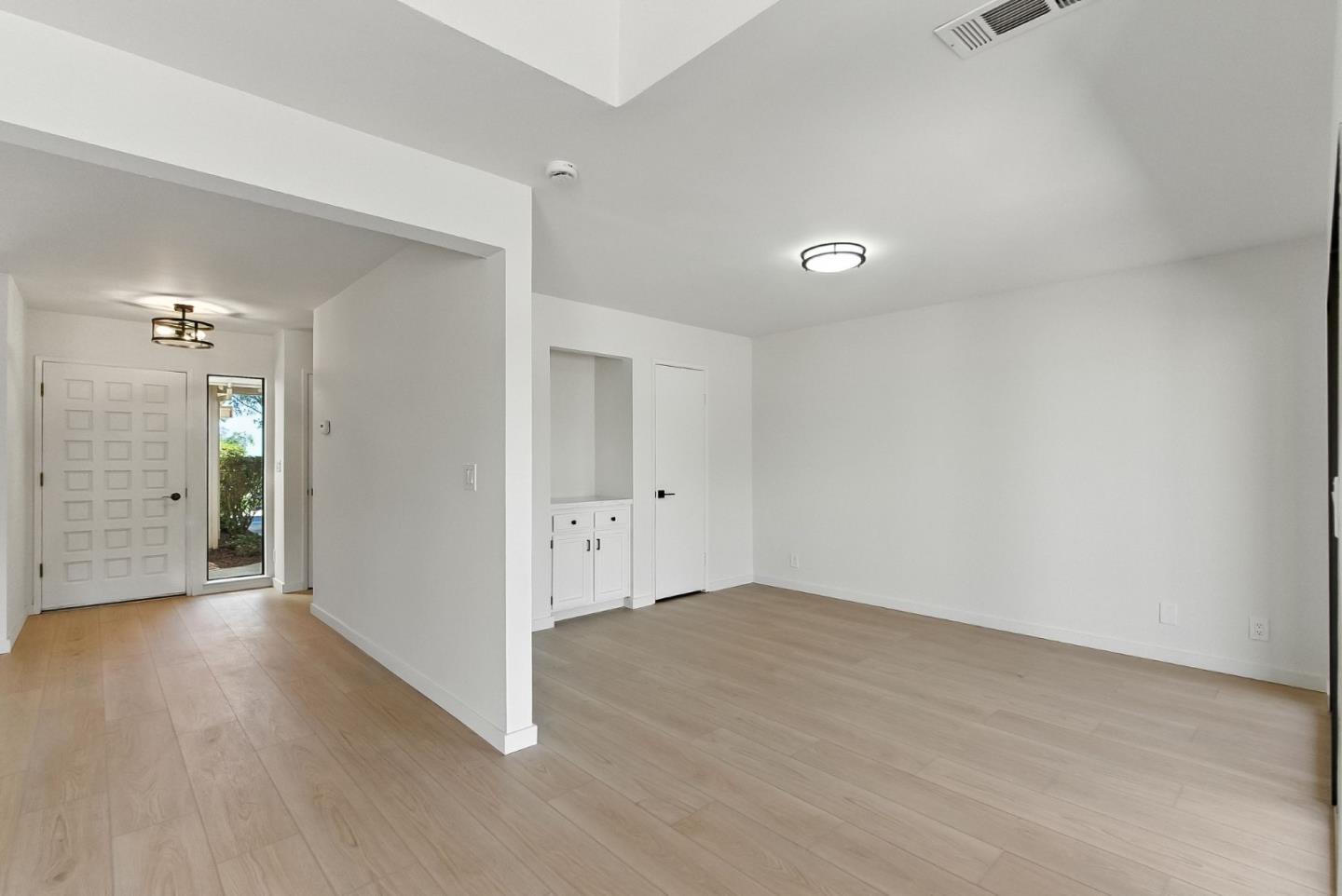 Detail Gallery Image 14 of 85 For 10 Azalea Ln, San Carlos,  CA 94070 - 2 Beds | 2/1 Baths