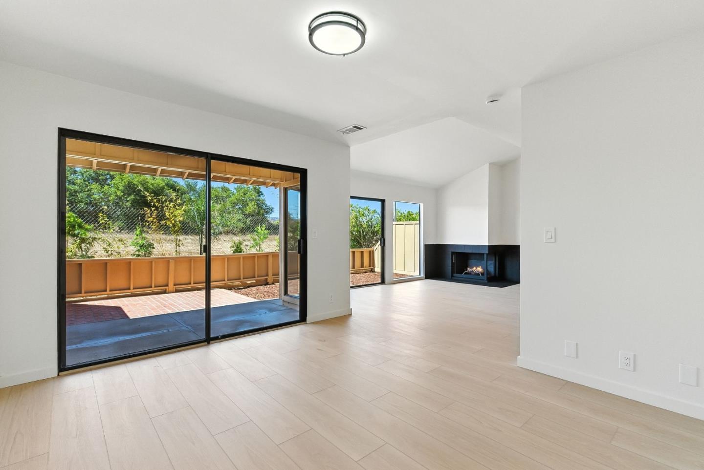 Detail Gallery Image 16 of 85 For 10 Azalea Ln, San Carlos,  CA 94070 - 2 Beds | 2/1 Baths