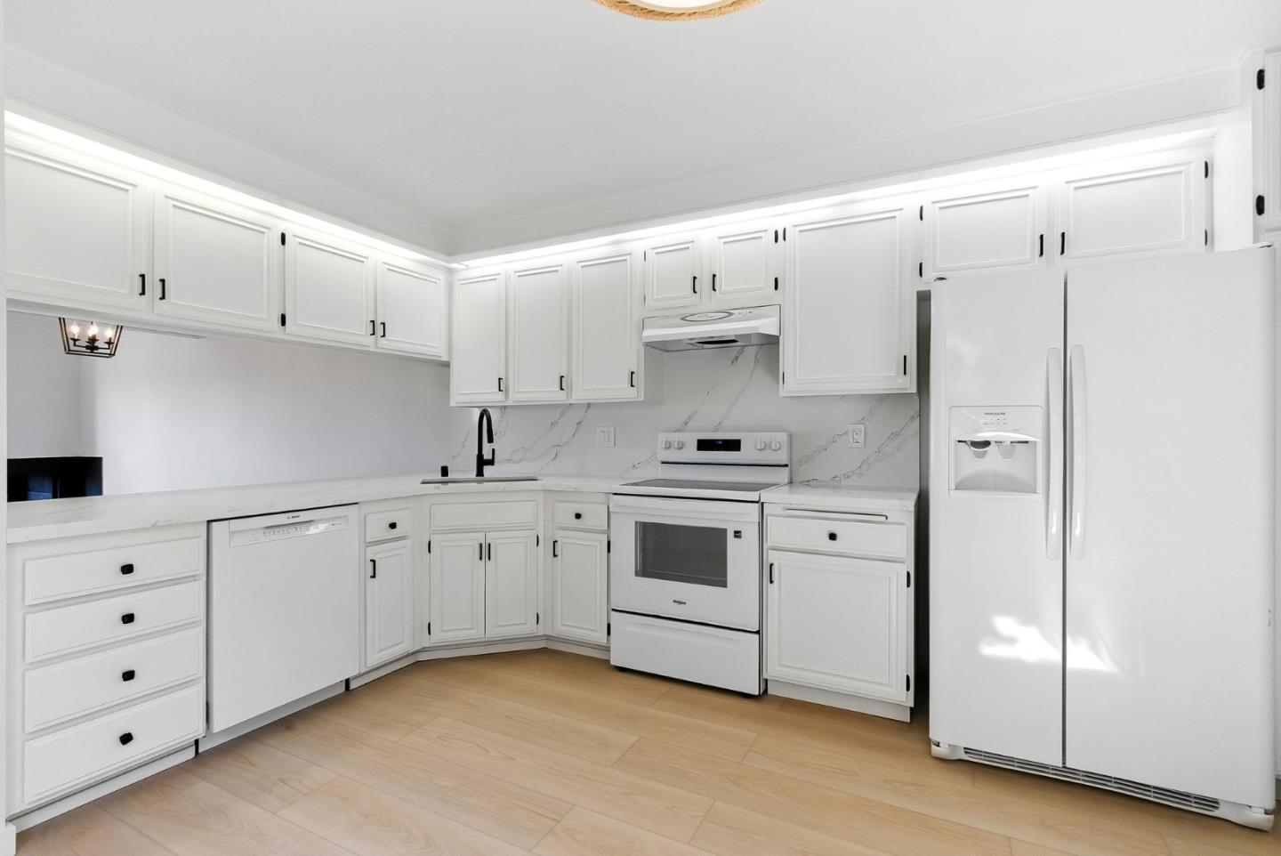 Detail Gallery Image 27 of 85 For 10 Azalea Ln, San Carlos,  CA 94070 - 2 Beds | 2/1 Baths