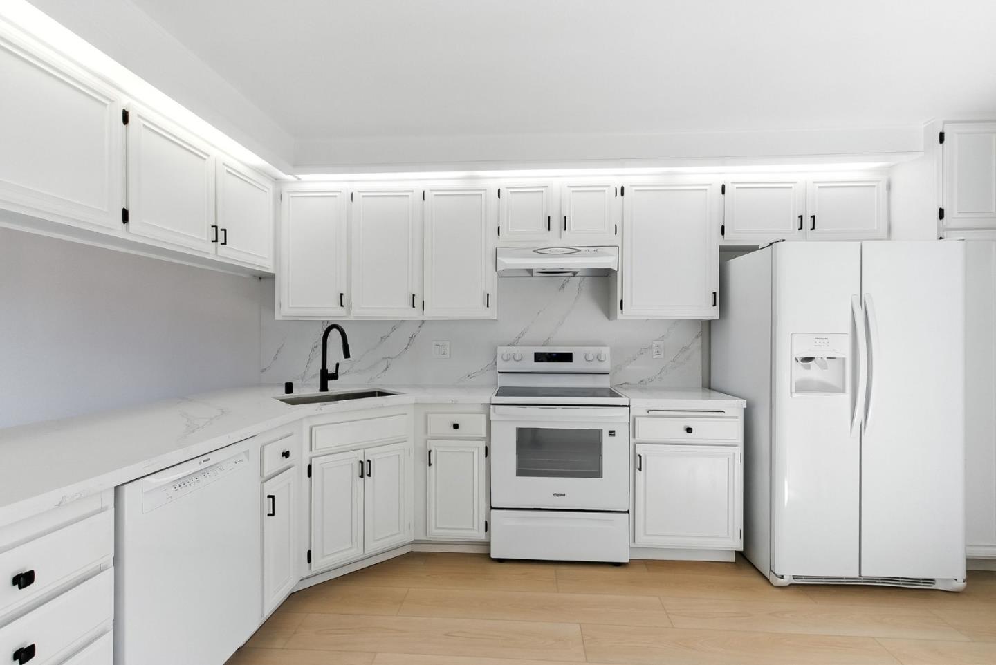 Detail Gallery Image 28 of 85 For 10 Azalea Ln, San Carlos,  CA 94070 - 2 Beds | 2/1 Baths
