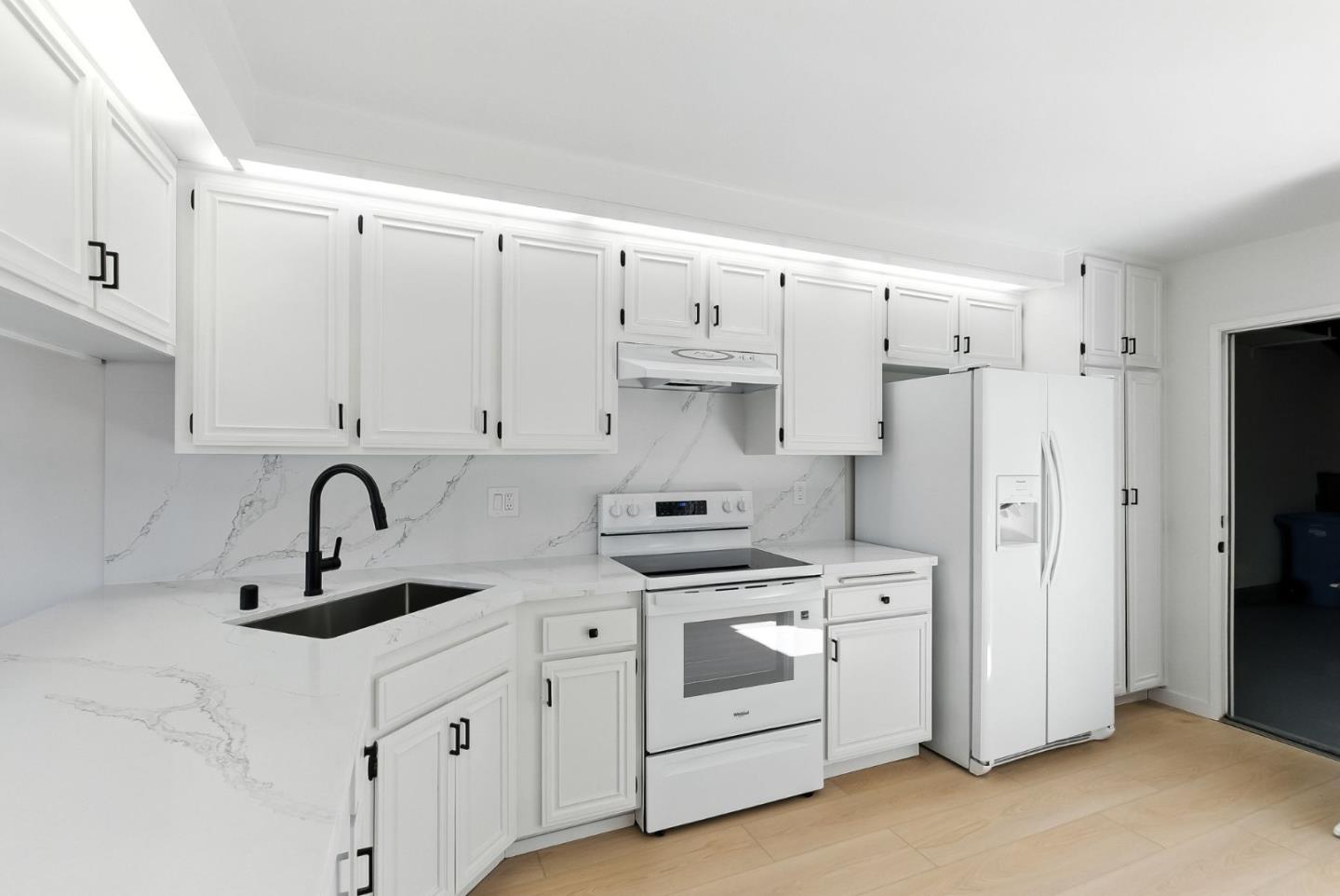 Detail Gallery Image 29 of 85 For 10 Azalea Ln, San Carlos,  CA 94070 - 2 Beds | 2/1 Baths
